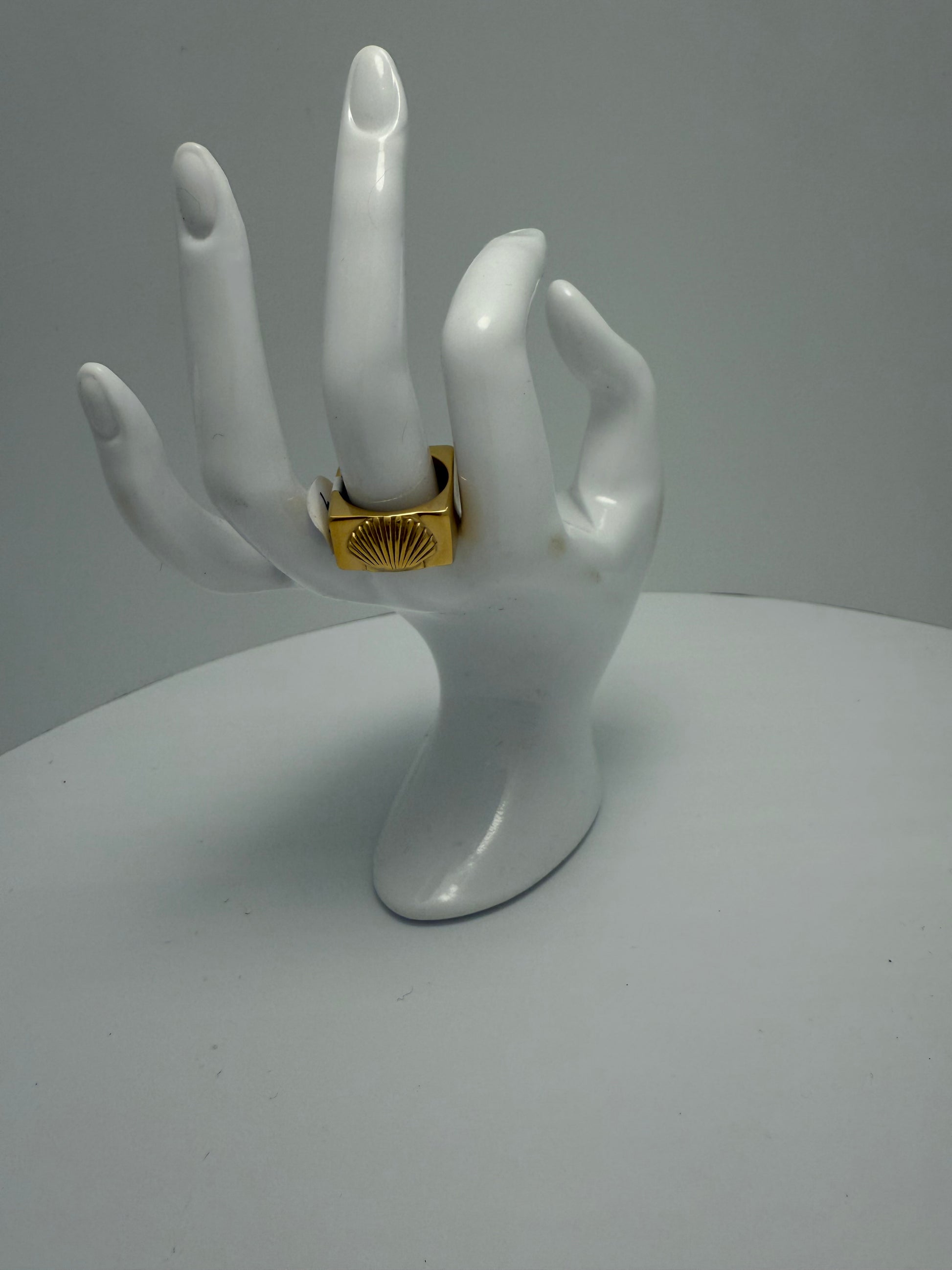 Solara Signet